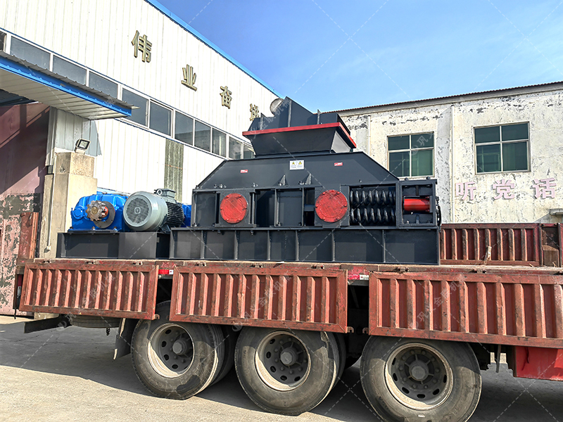 2PG1200X800大型全自動對輥制砂機(jī)發(fā)往四川成都
