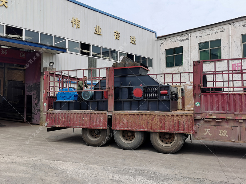 2PG1200x800型對輥制砂機(jī)發(fā)貨 單臺制砂機(jī)發(fā)往陜西